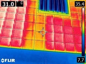 外壁、サーモカメラ撮影。サイディングに浮きがある
