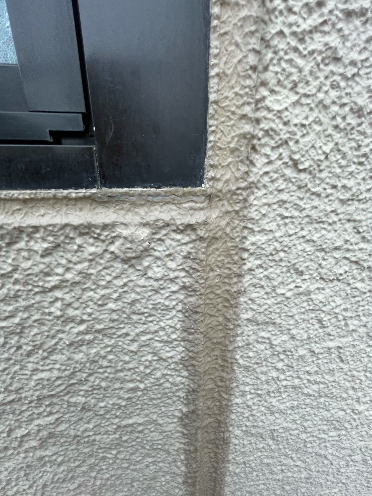 サッシ周りのシーリング