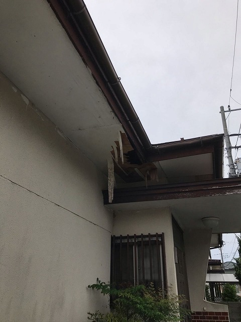 軒天の剥がれ