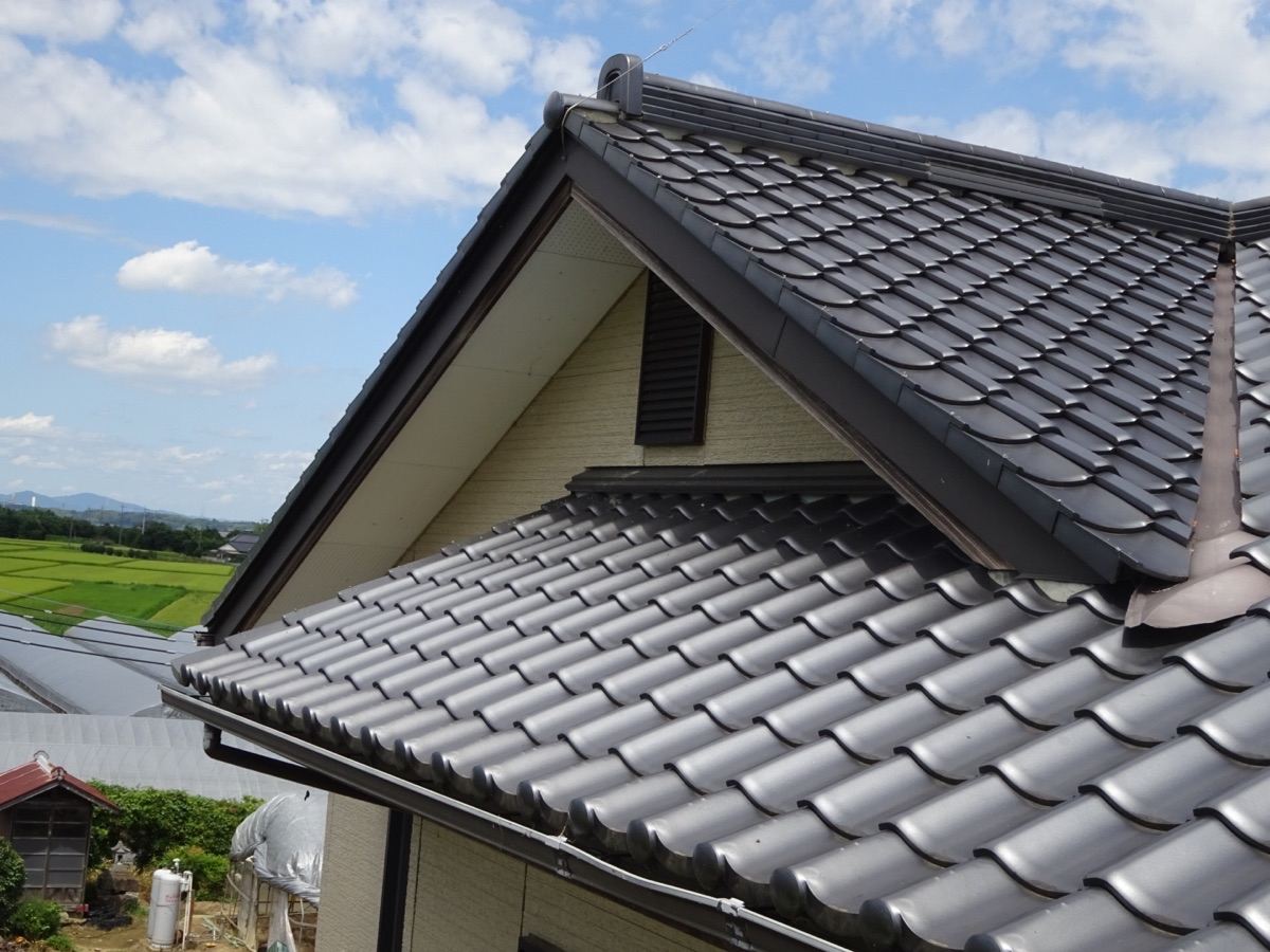 劣化している屋根瓦の漆喰