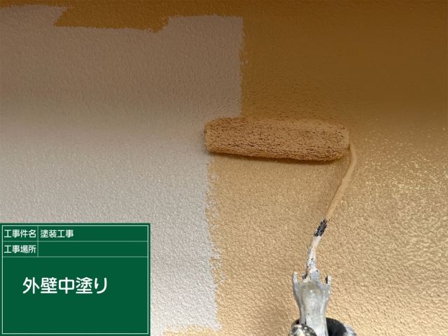 外壁の中塗り