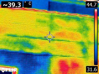赤外線調査で壁の中を確認