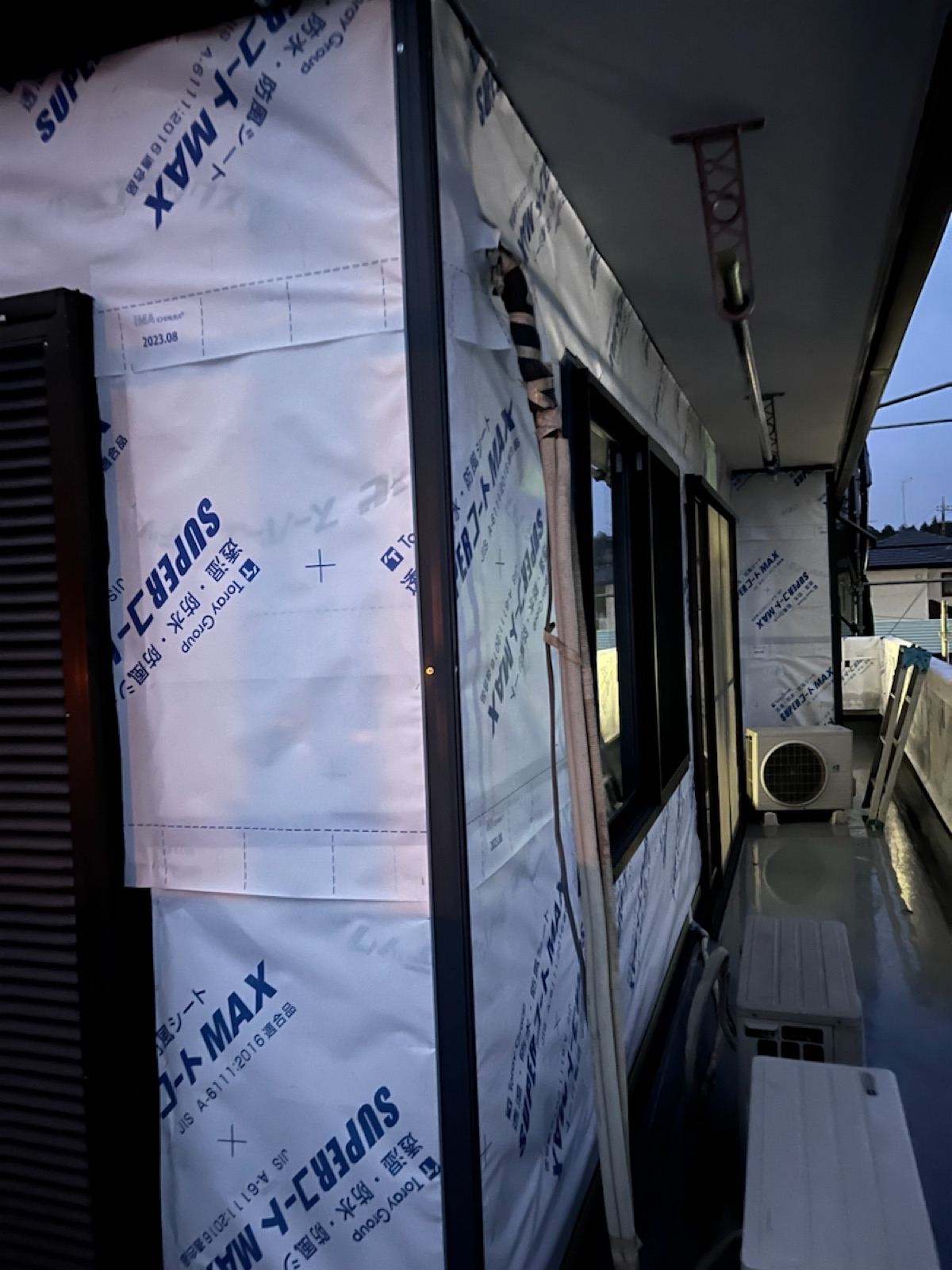 防水シート張り