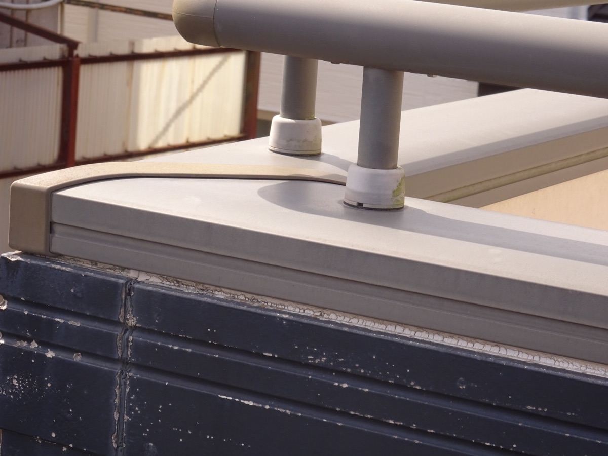 外壁の塗膜剥がれ　コーキング劣化