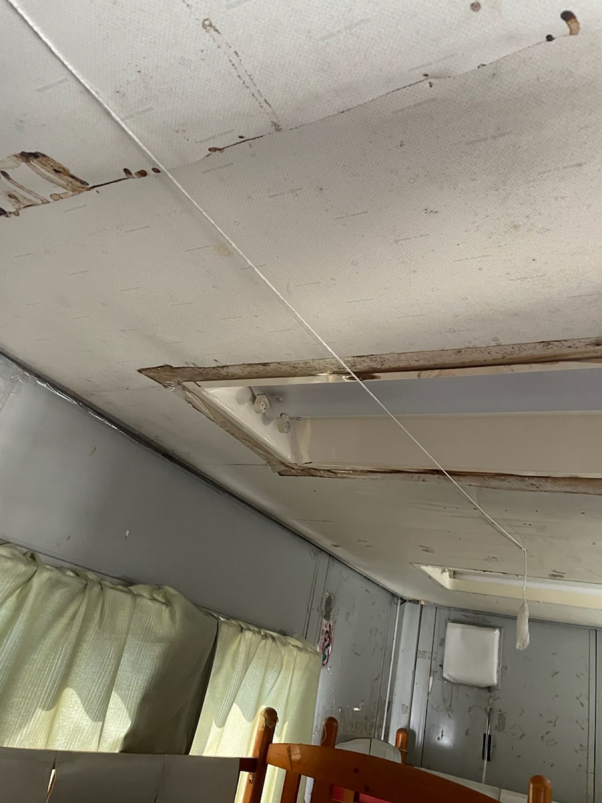 コンテナハウス天井雨漏り