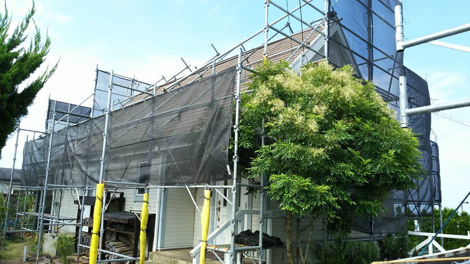 足場設置　屋根足場