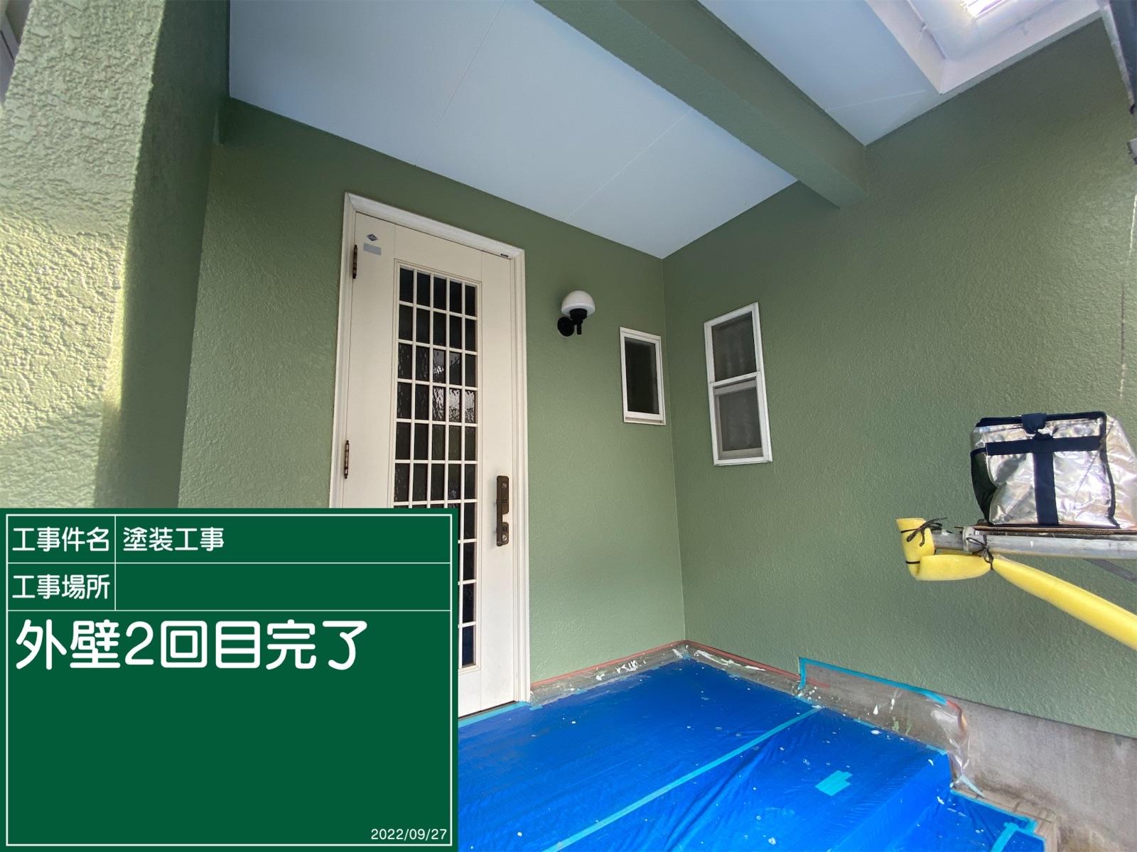 モルタル外壁塗装上塗り2回め