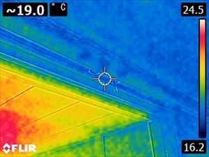 屋根雨押えから雨漏りを確認