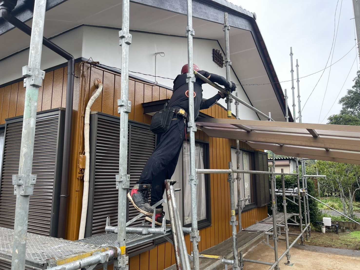 土浦市のお客様よりご相談、やり直しを依頼されて足場設置