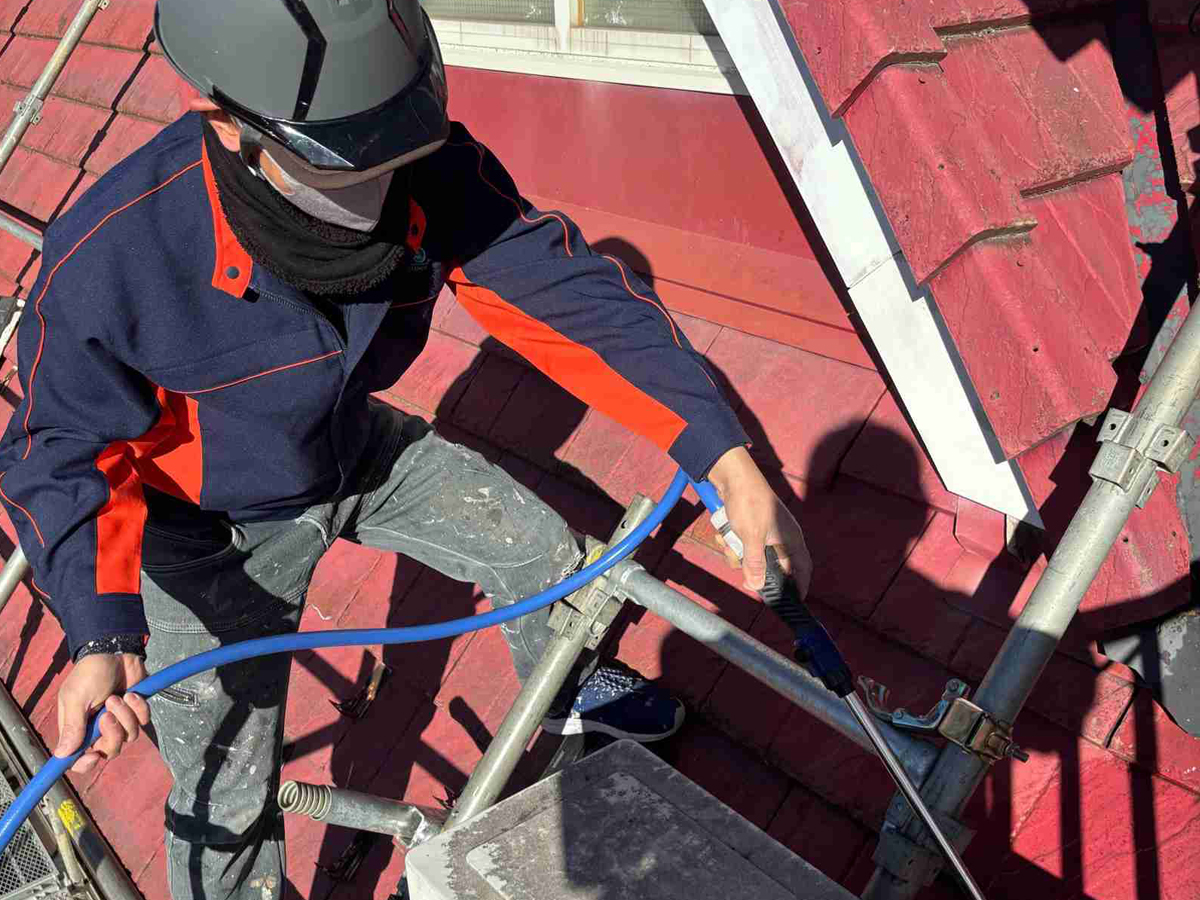 土浦市の保育園で雨漏り、原因を特定するために散水調査をおこなう