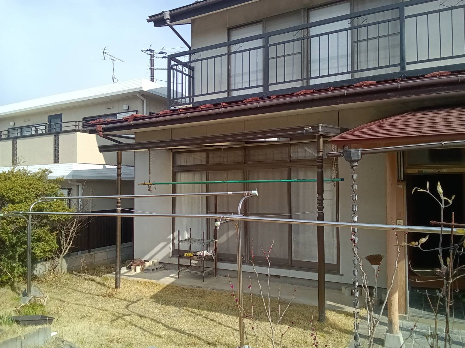 調査写真①　全体構造と屋根の状態を確認