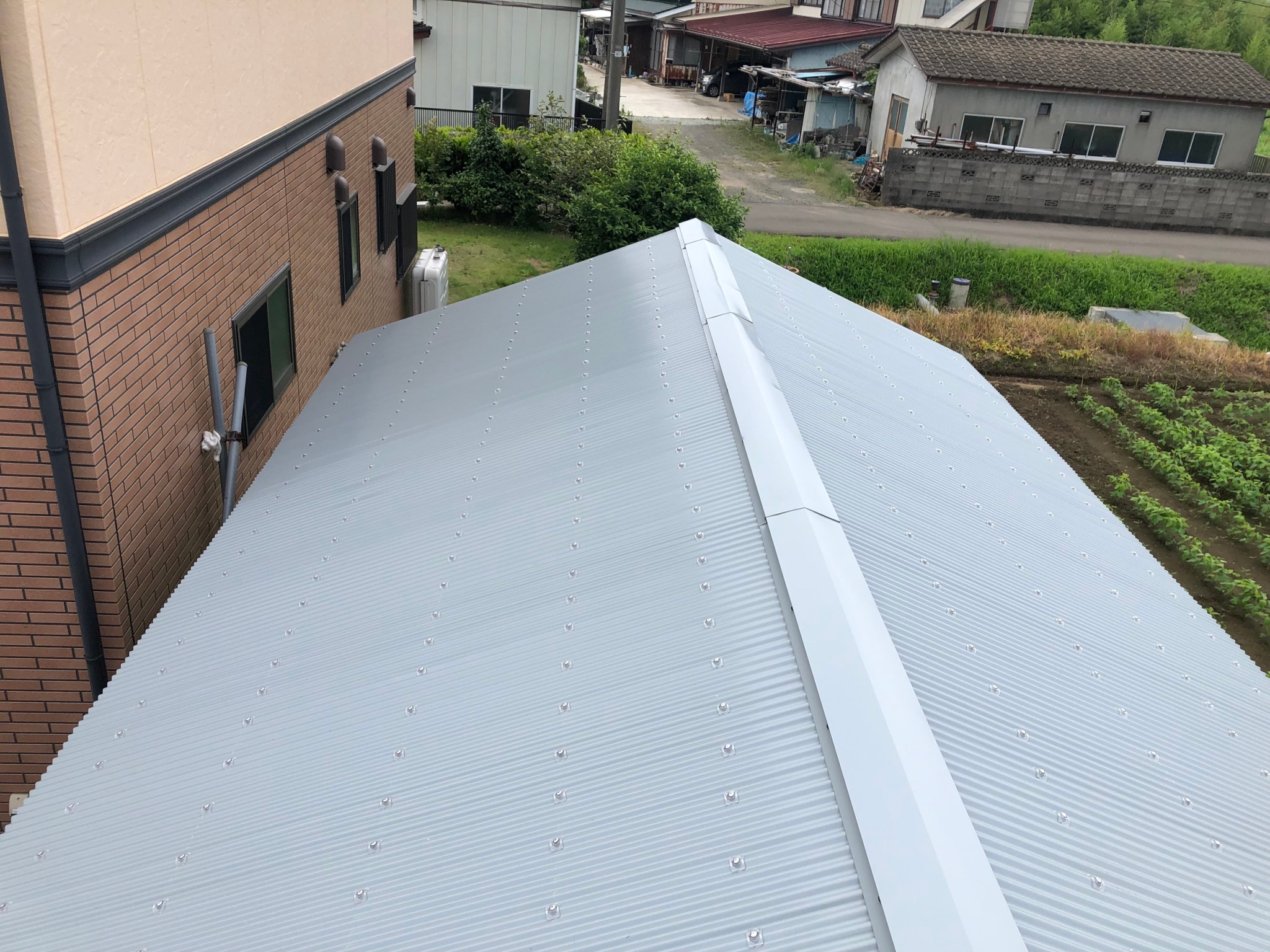 波板屋根完了