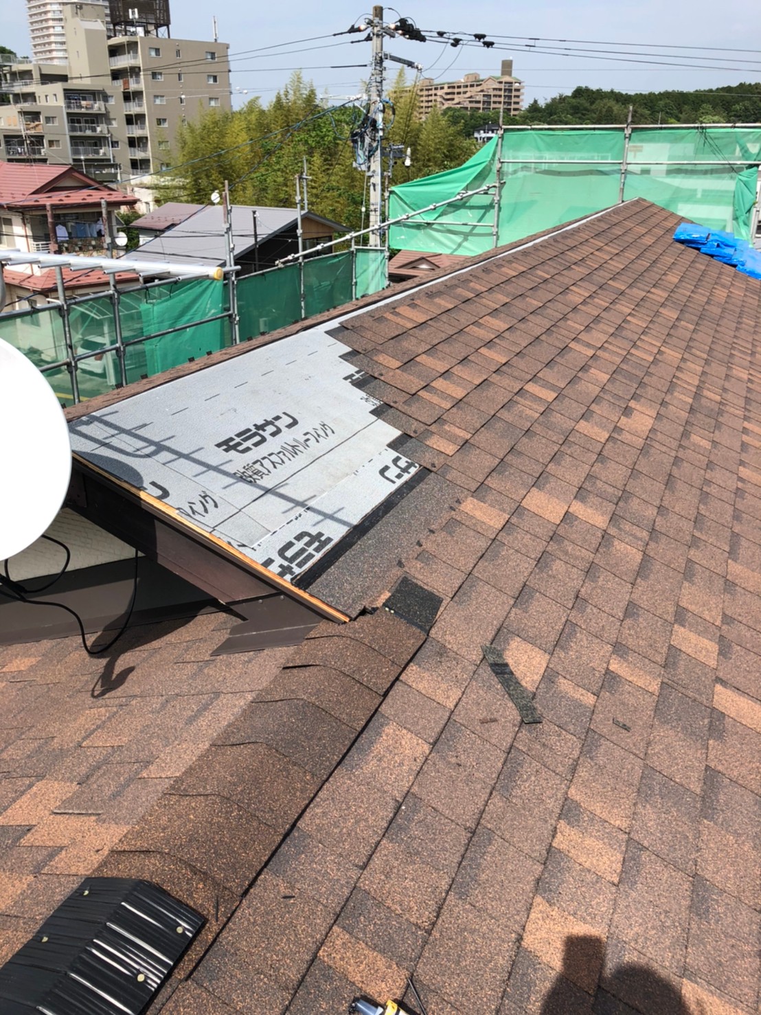 シングル材施工中