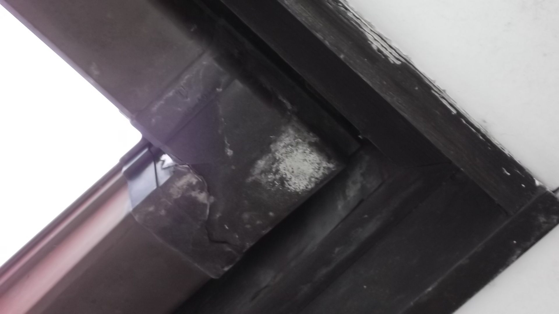 軒樋内曲がり破損