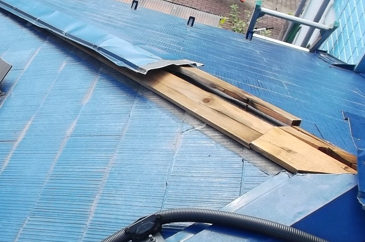 棟板金飛ばされ