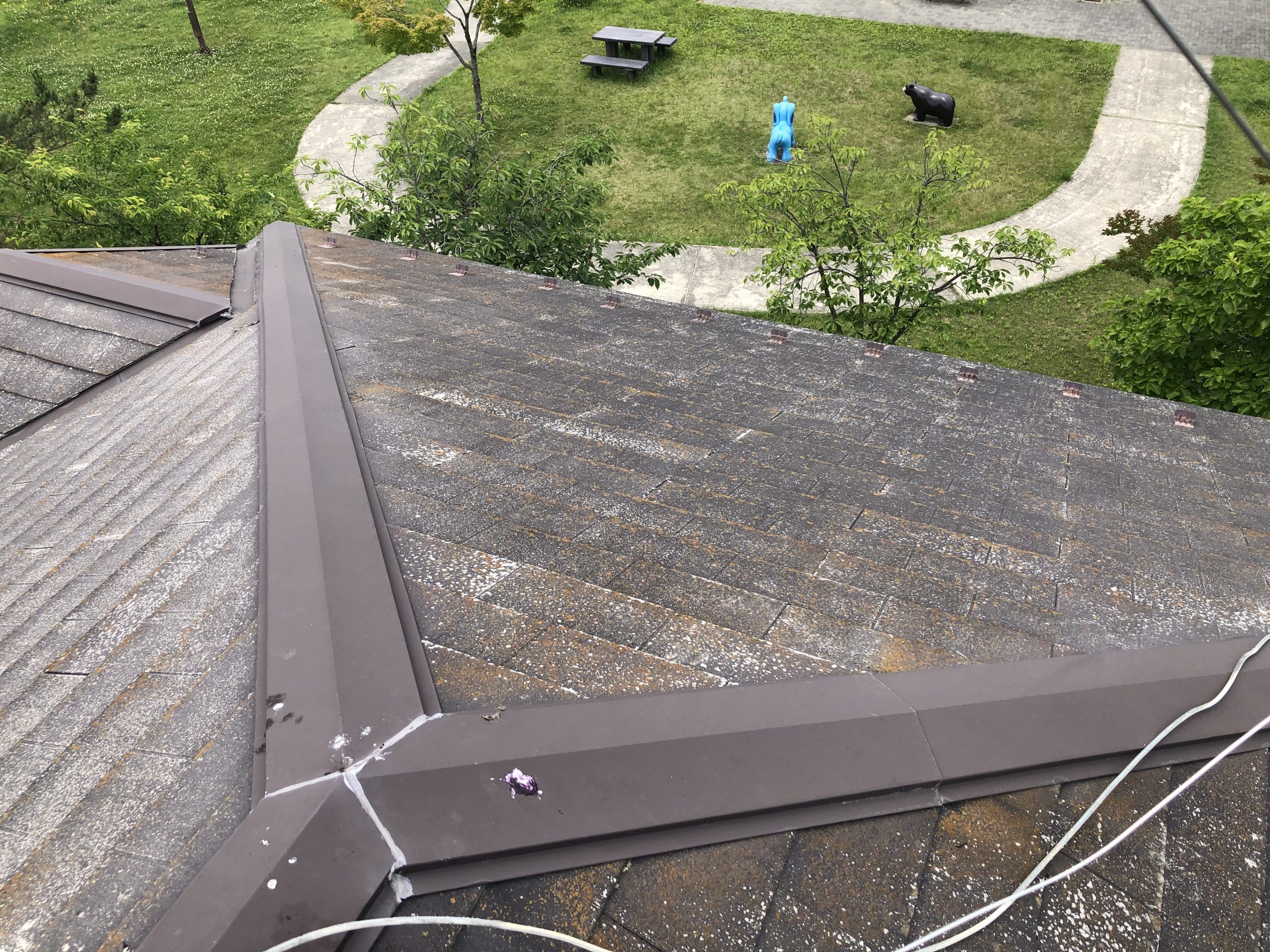 傷んだコロニアル屋根