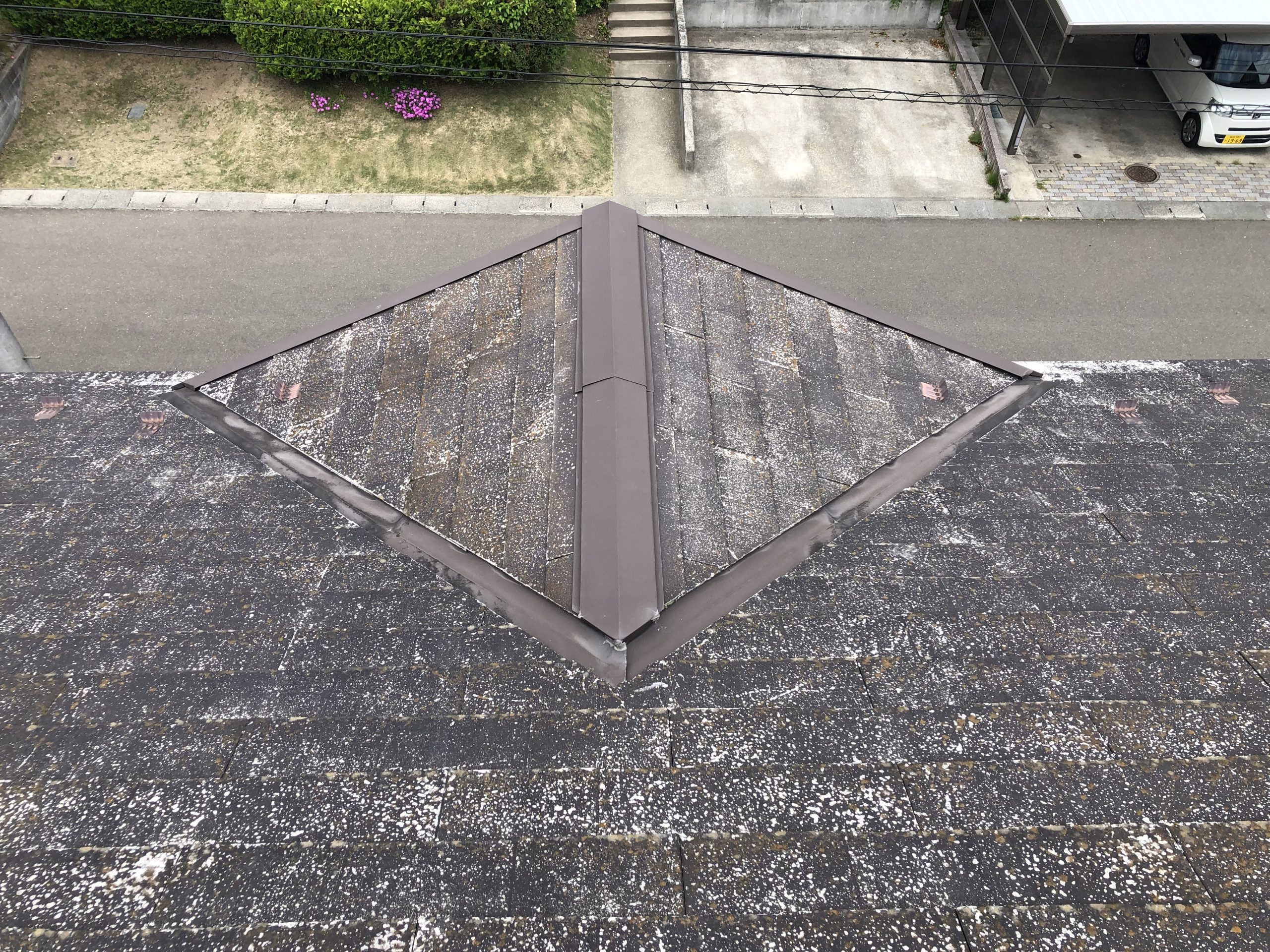 谷付近のスレート屋根