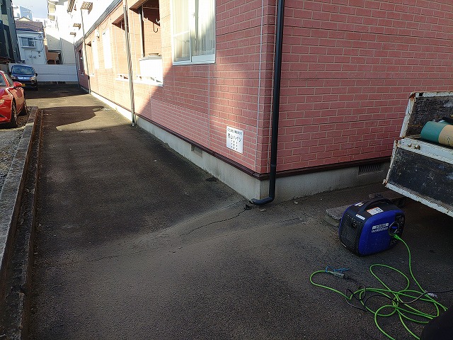 建物周囲の様子と排水経路の確認