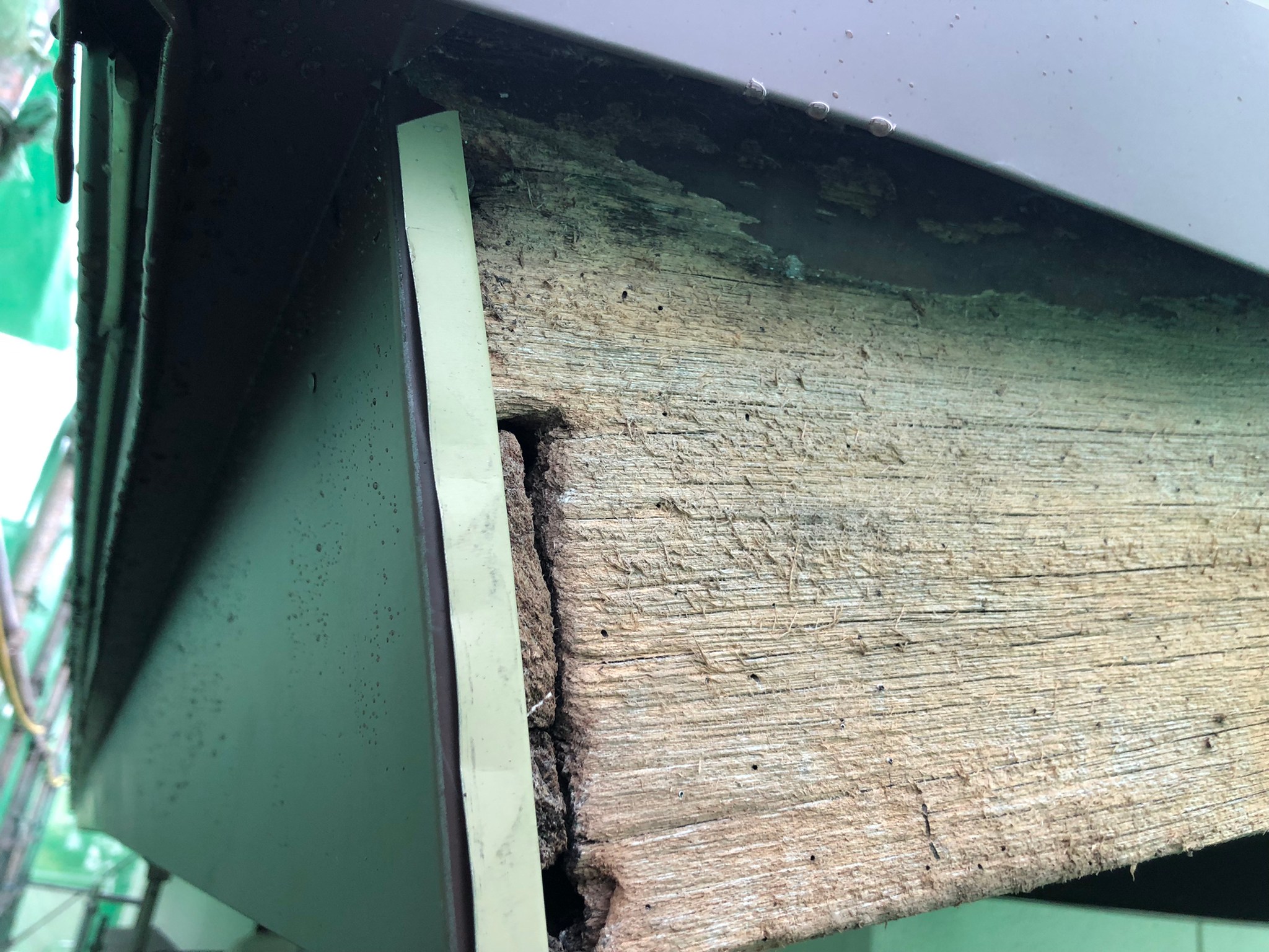 破風板金　ハゼ