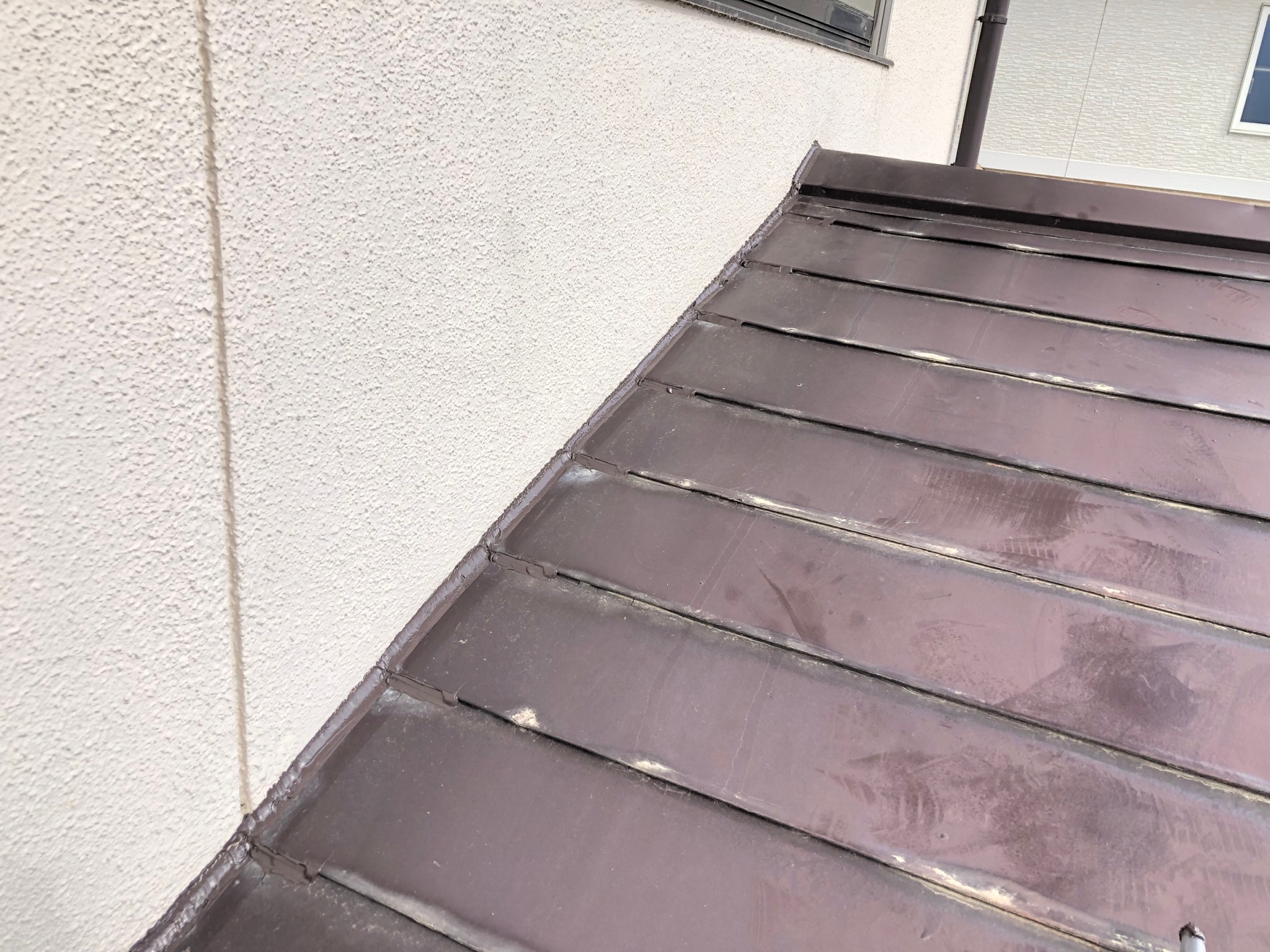 壁際コーキング完了