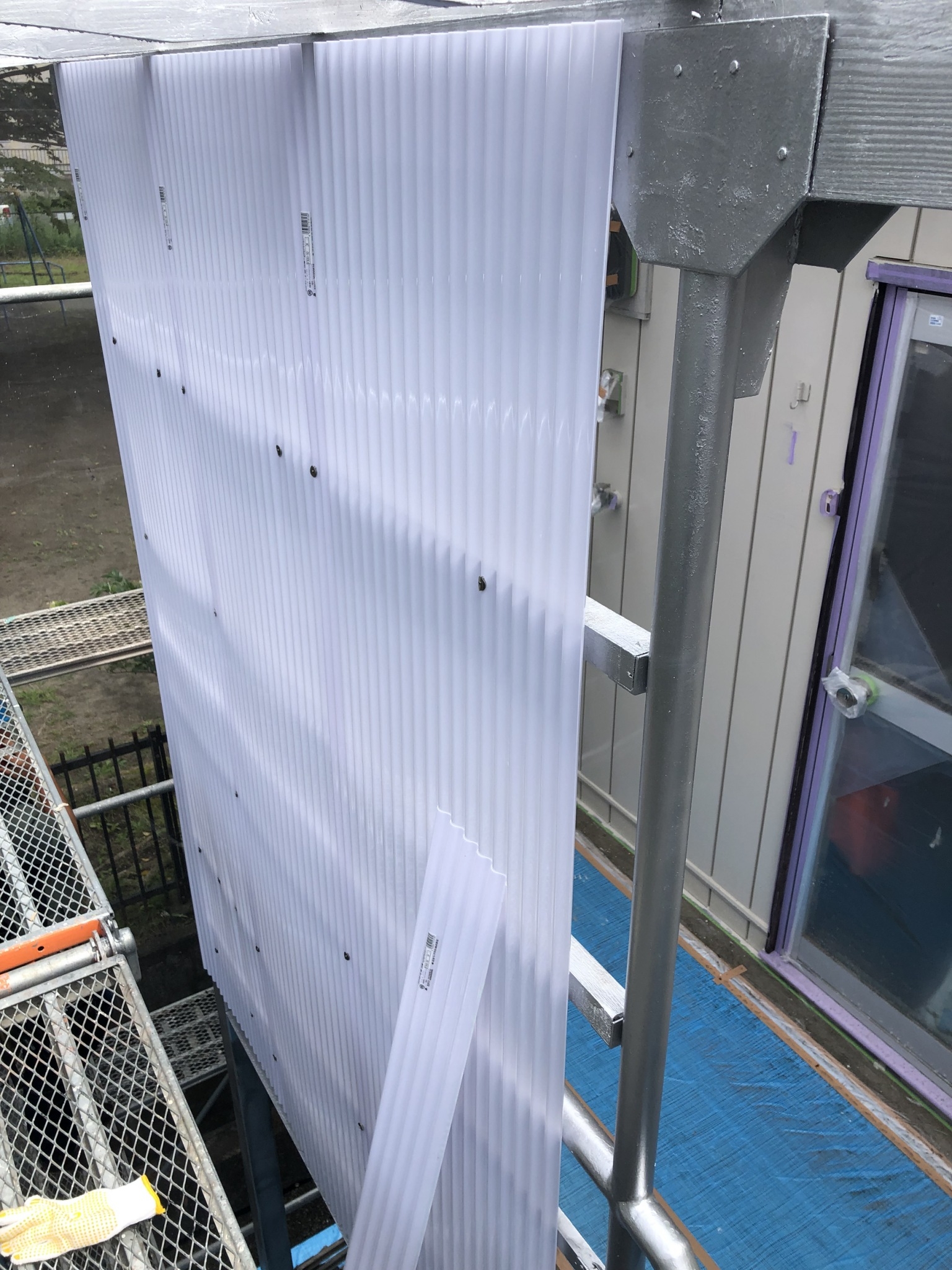 ポリカ壁目隠し