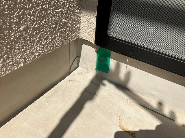 窓枠から雨水
