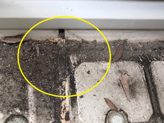 ベランダ　雨漏り