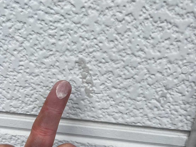 ２階外壁　チョーキング現象