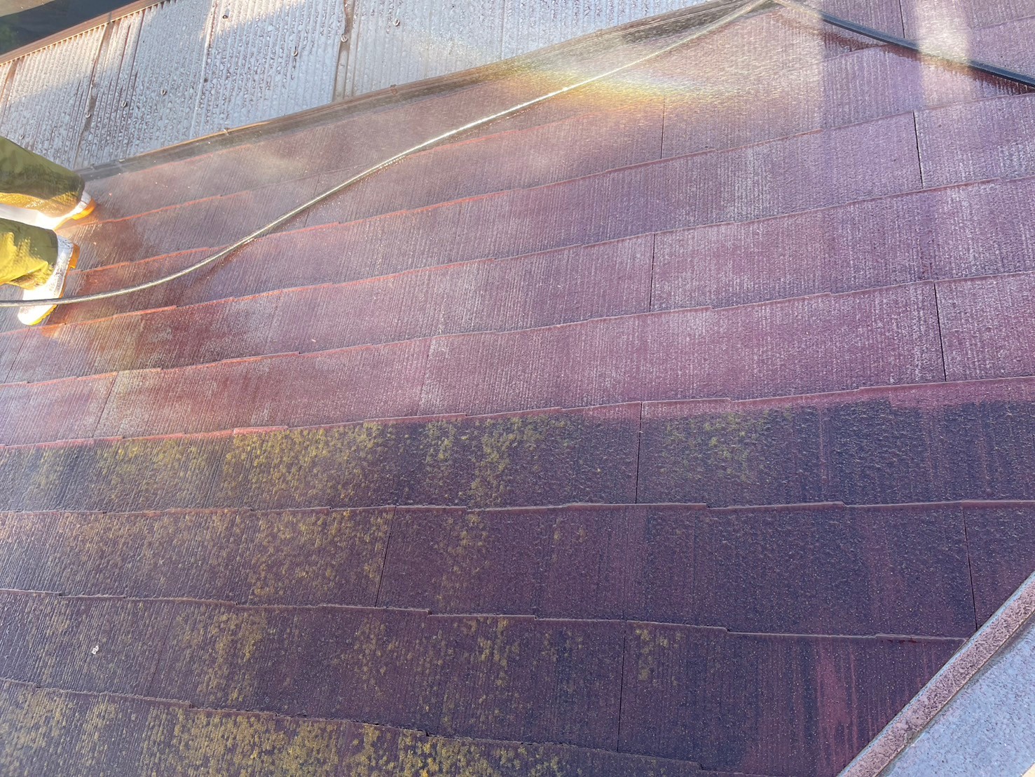 塗装前高圧洗浄の様子です