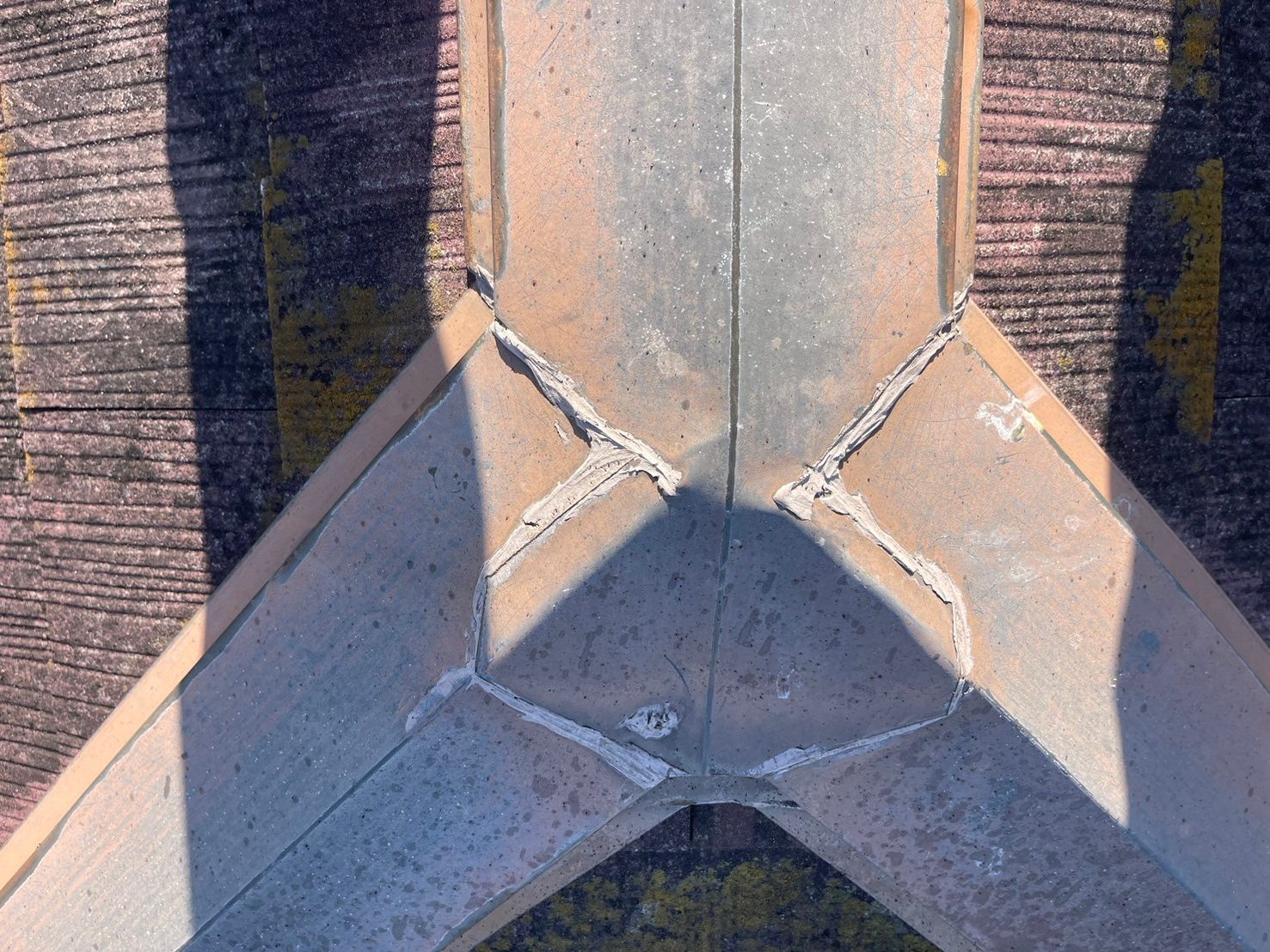 下地処理前の棟板金です