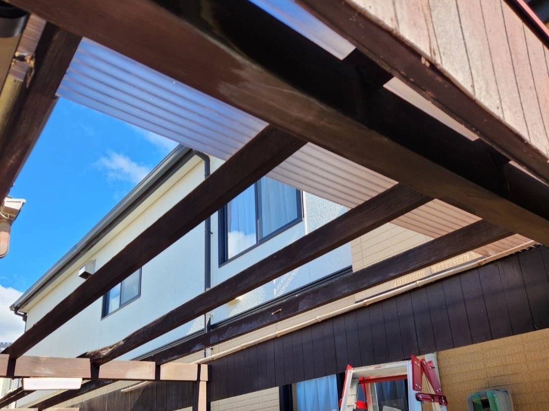 新しい波板を設置していきます