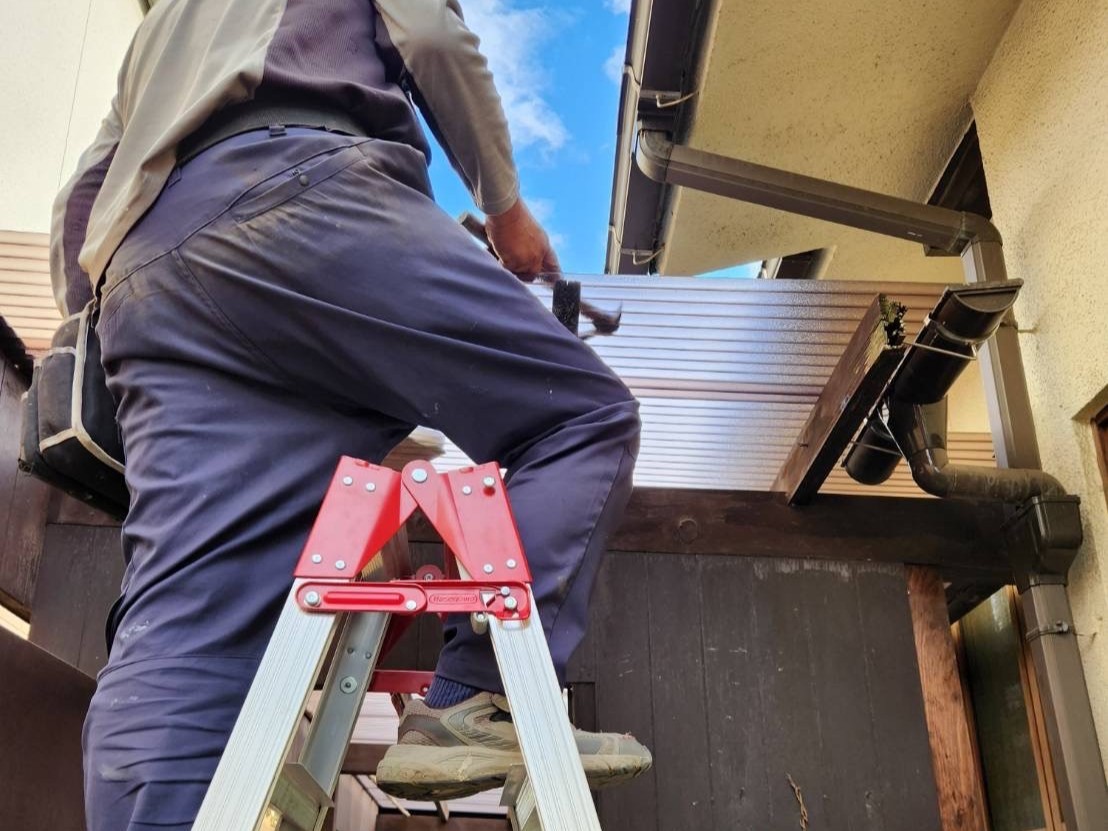 新しい波板を設置していきます