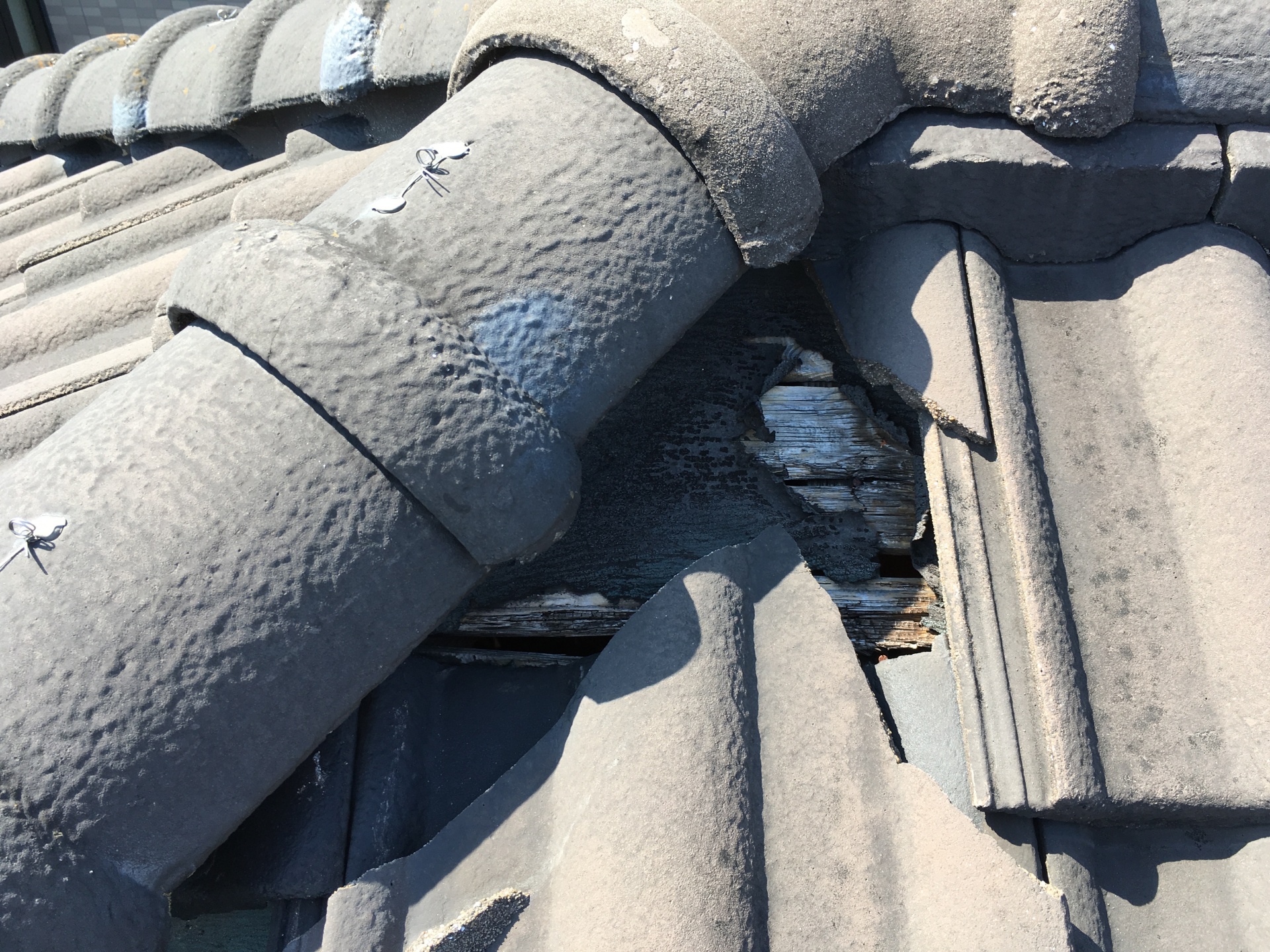 瓦　部分差し替え