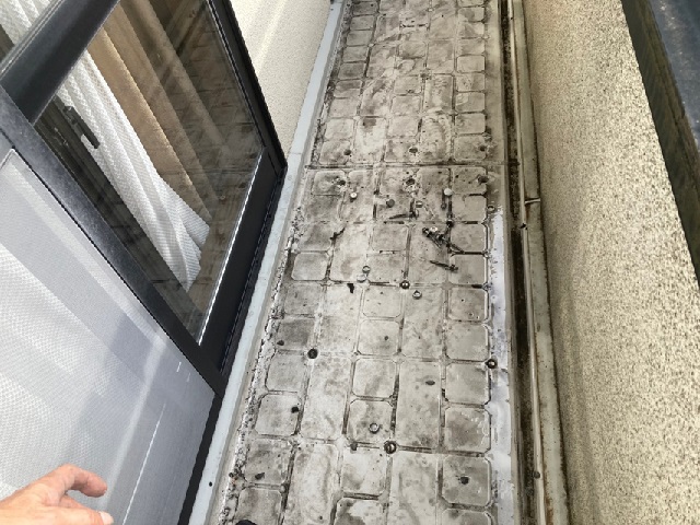 ベランダ　雨漏り