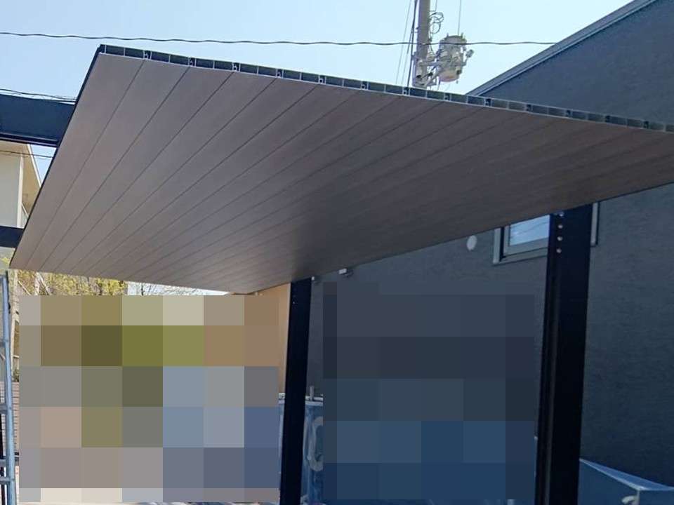 パネルを一枚ずつ固定していきます