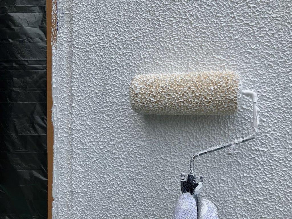 下塗り作業の様子です