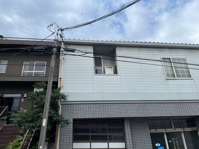 雨漏り　天窓　建物