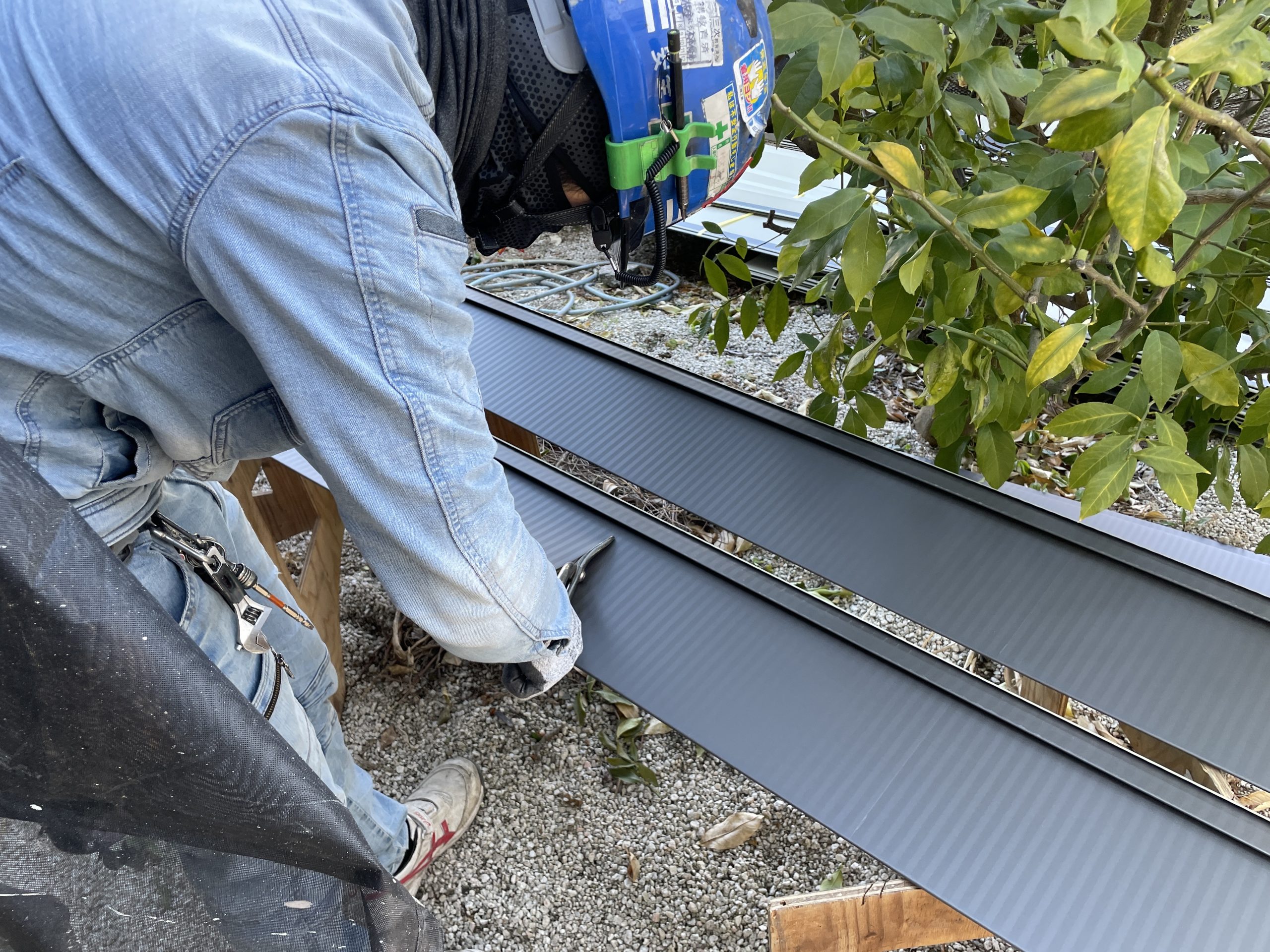 外壁材（アポロルーフ）の加工・準備工程