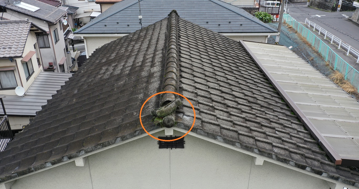 鬼瓦が2箇所ずれている状態でした