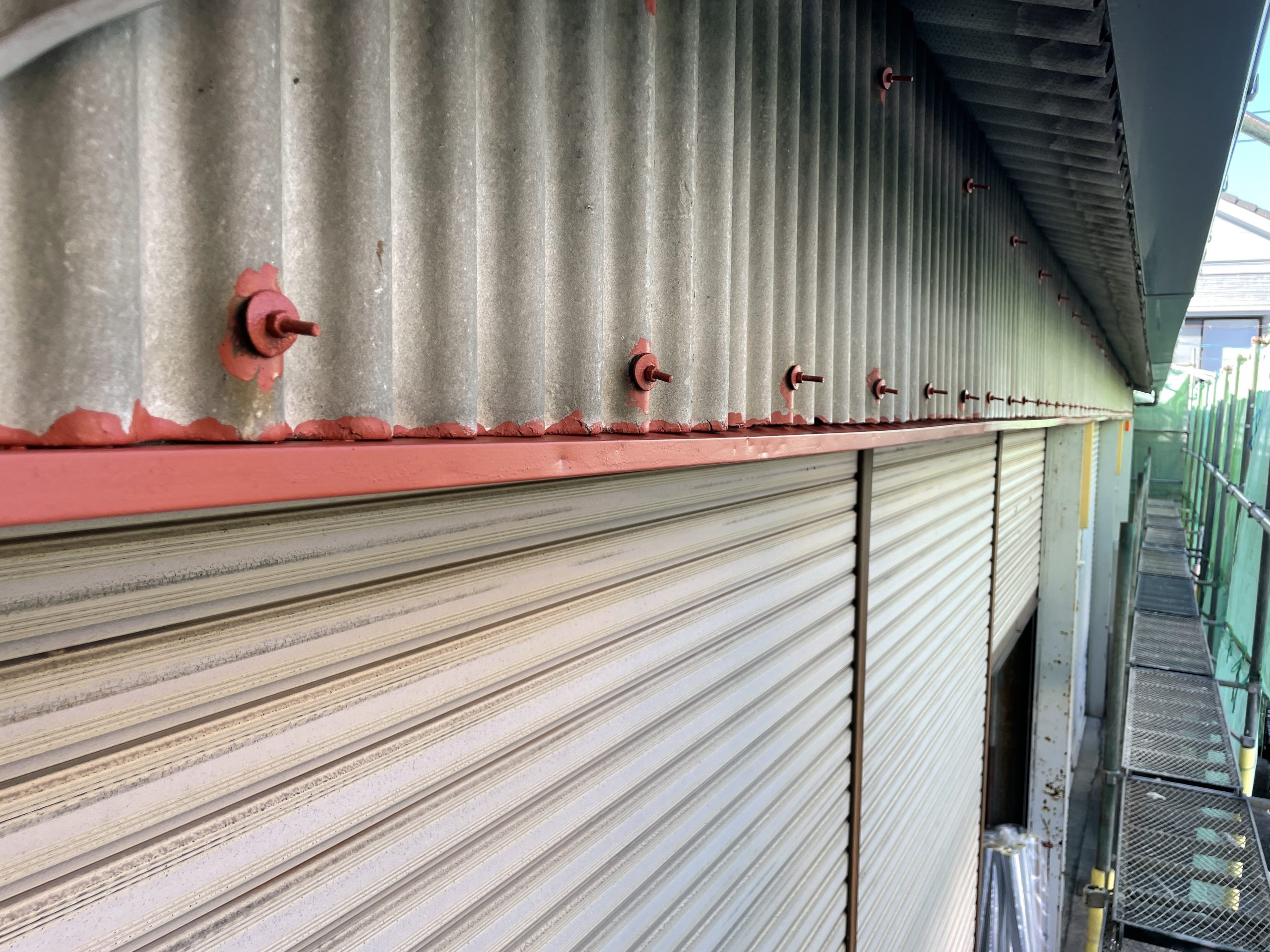 錆止め塗装を塗布していきます