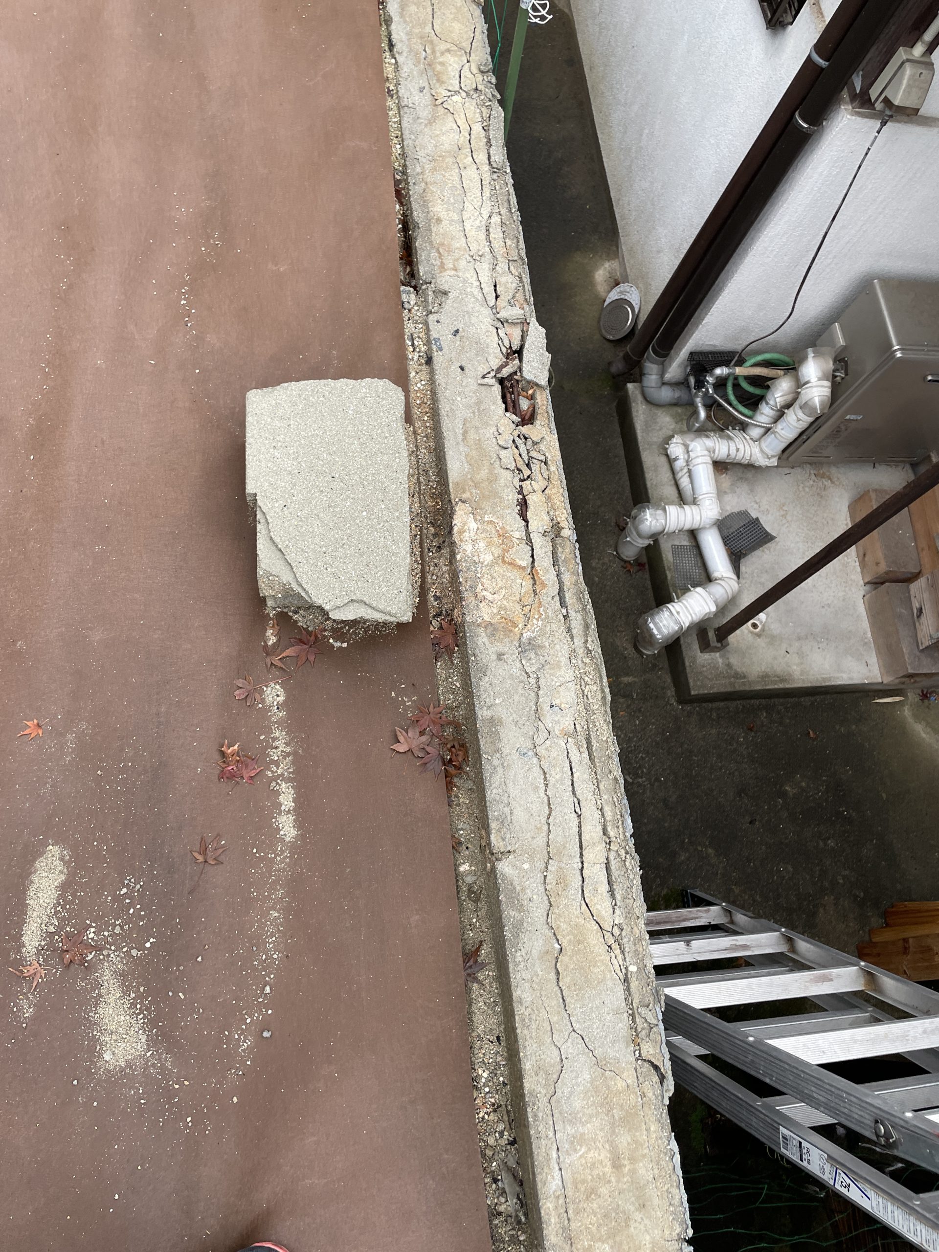 ブロックひび割れ