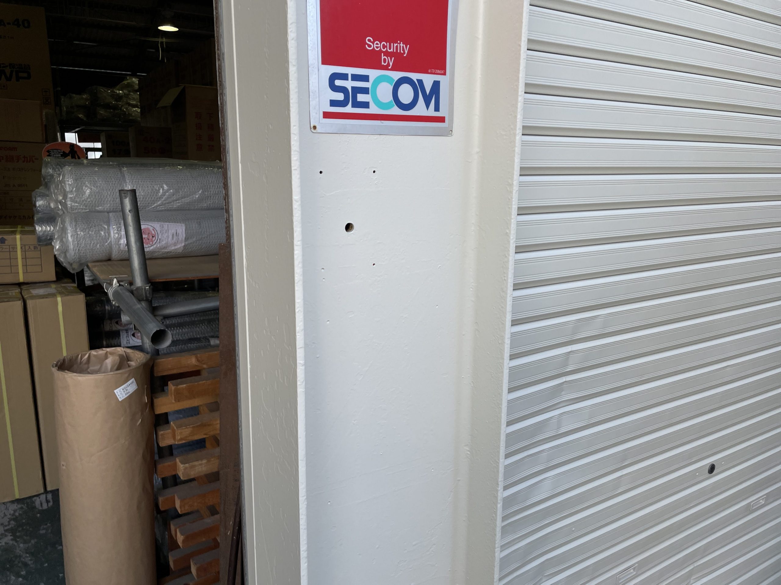 仕上げ塗料を塗布していきます