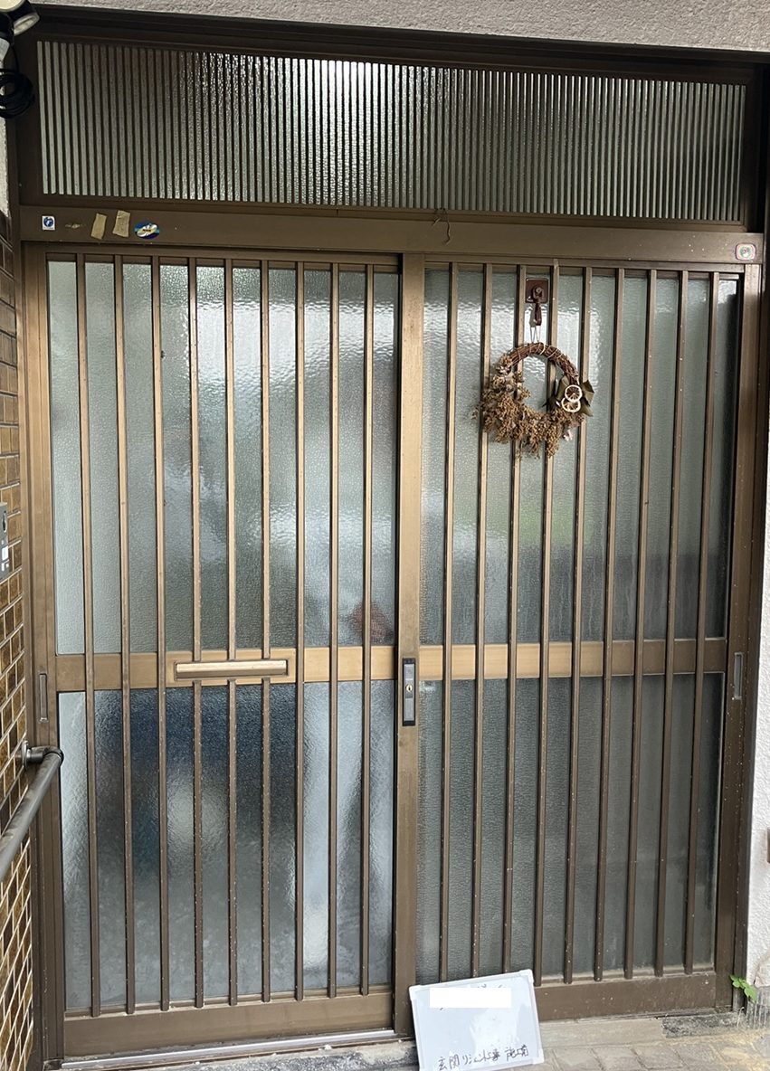 施工前の玄関ドアです