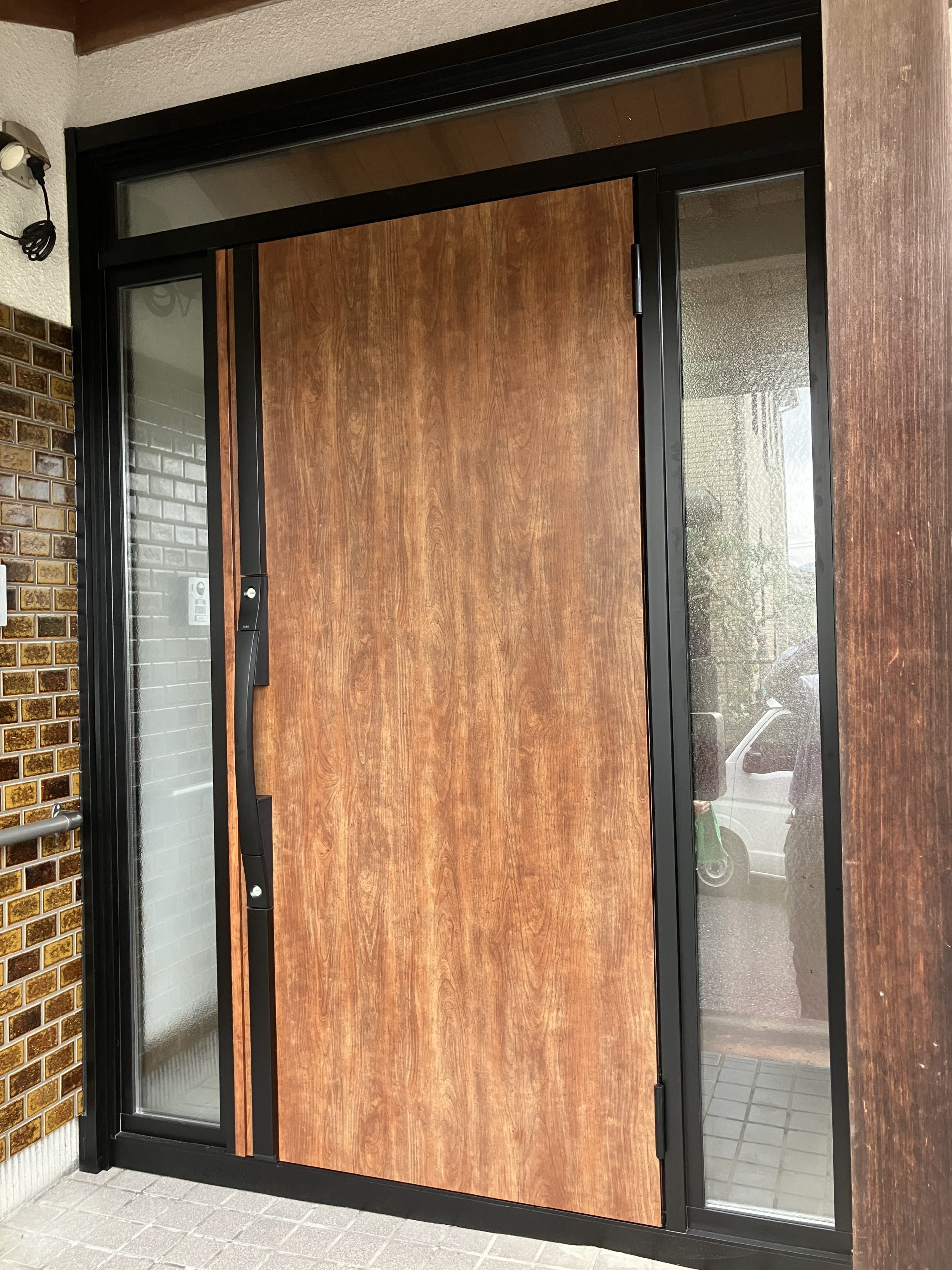 玄関ドア施工完了です