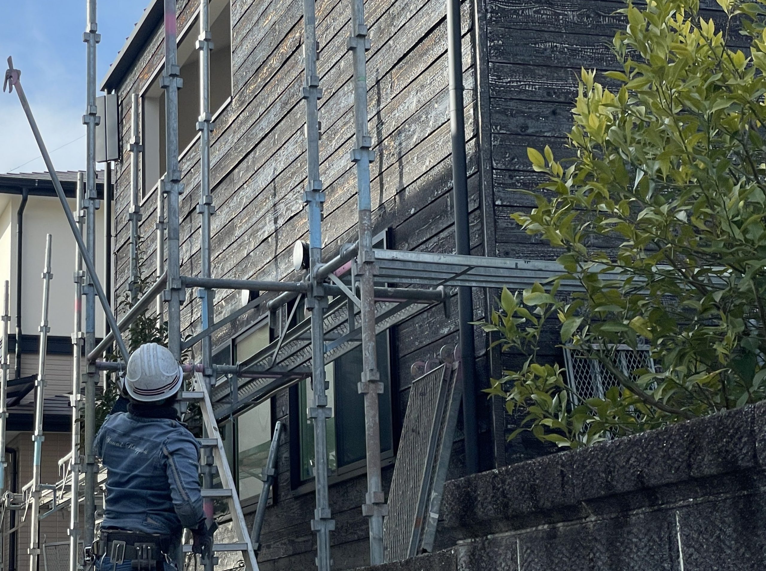 仮設足場設置が始まりました