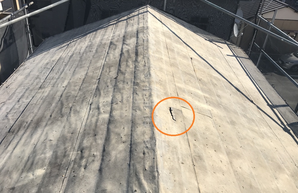 古い防水紙に破れが見つかりました