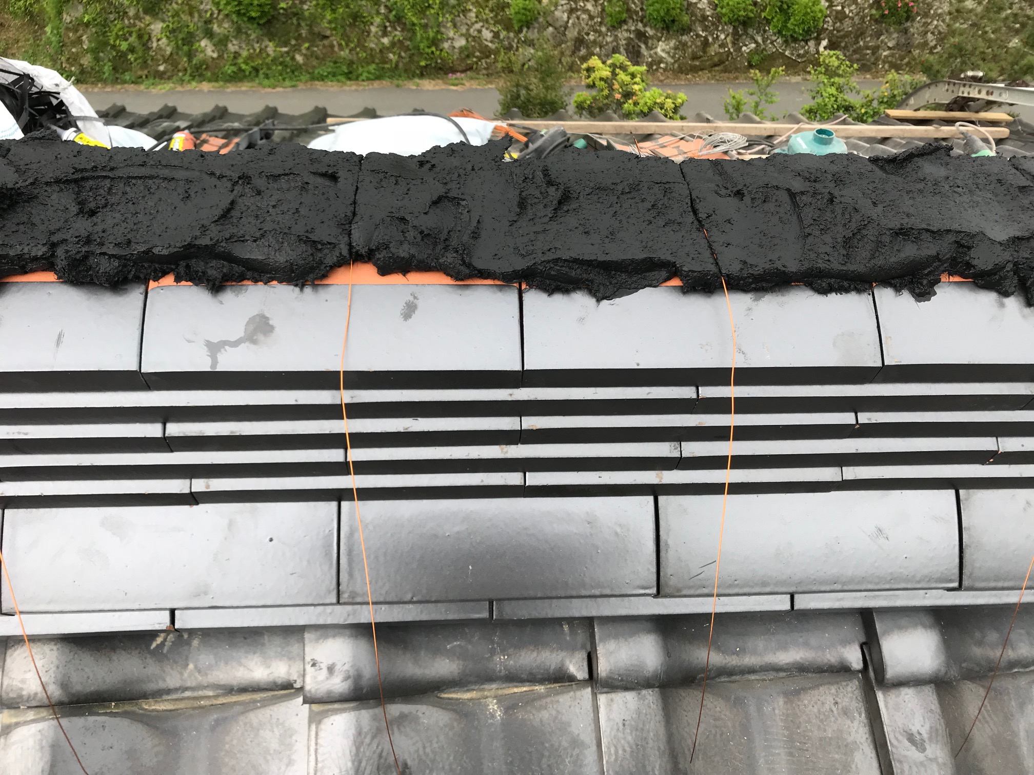 棟瓦積み重ねていきます