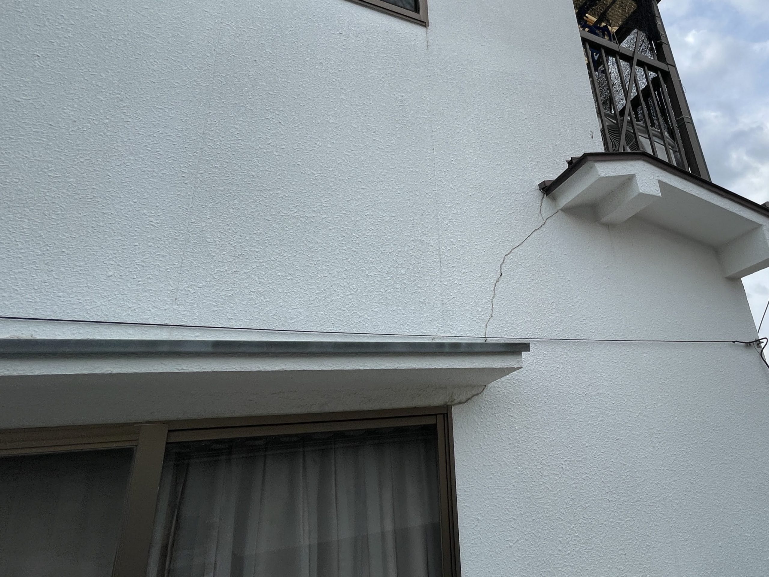 施工前のモルタル外壁の状態です