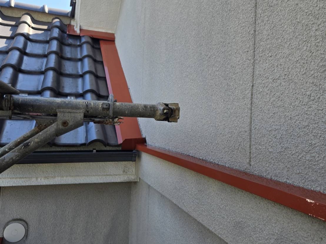 水切りに錆止め塗料を塗布しました