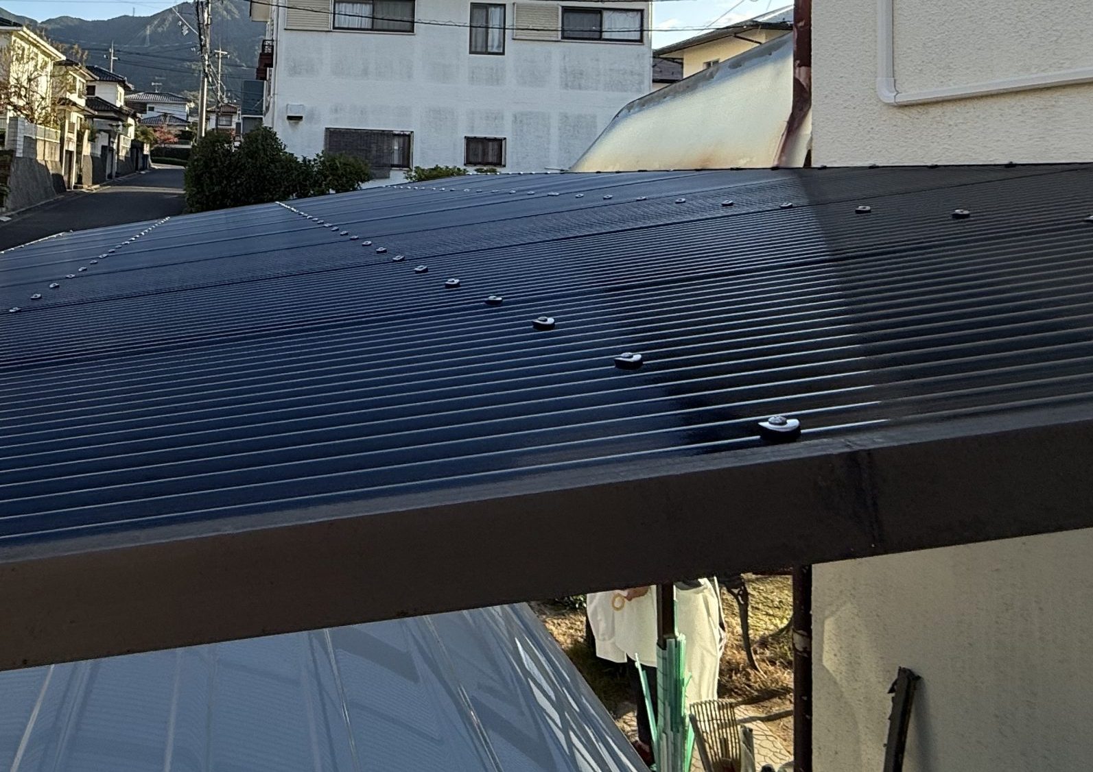 ステンレス製のビス使用